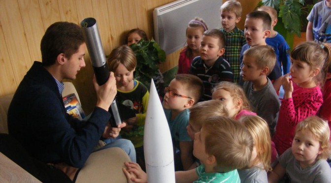 Rakietowe czytanie u Krasnali