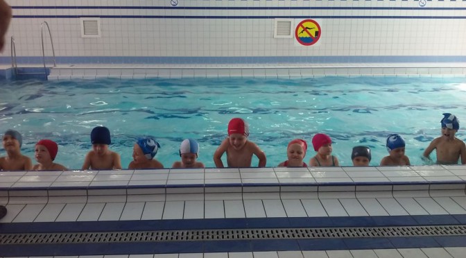 Przedszkolaki na basenie