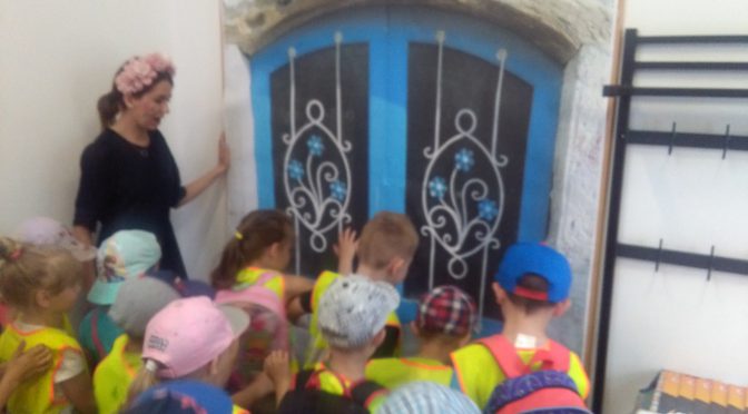 Tygryski otwierają wystawę zabawek