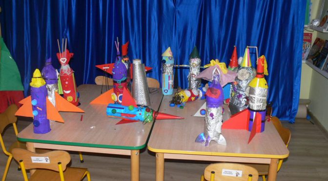 Misie budują rakietę