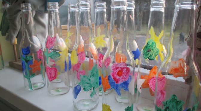 Kangurki malują na szkle