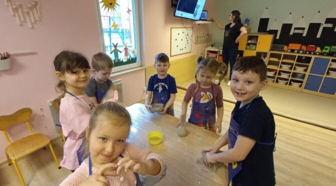 Misie lepią z gliny