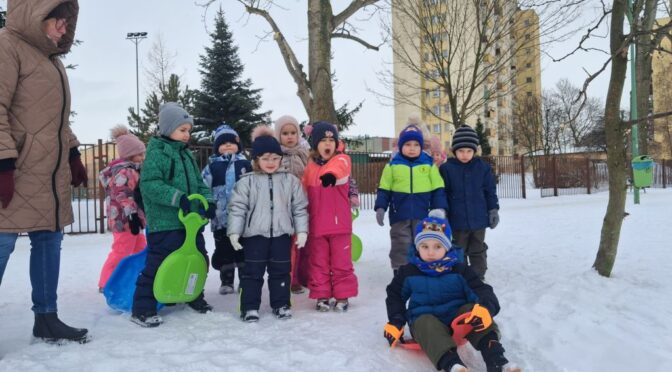 Misiowe zabawy na śniegu